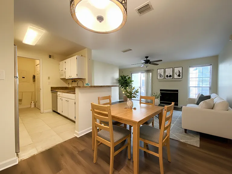 635 Granville Ct — Photo 3