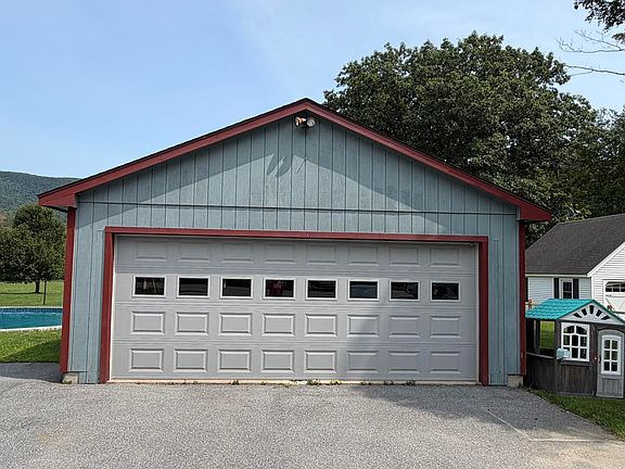 4th image of 928 Main Rd