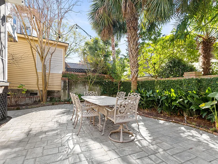 5 Colonial St — Photo 4