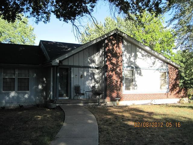 1st image of 1029 N Canterbury Ln