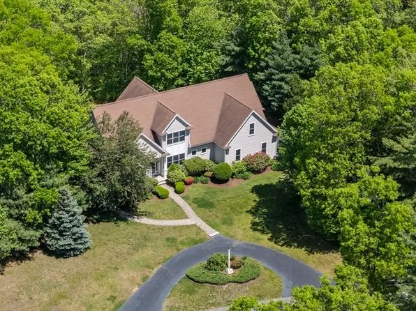 40 Acorn Trl, Plymouth, MA 02360
