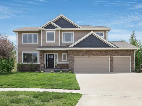 16418 Maple St, Clive, IA 50325