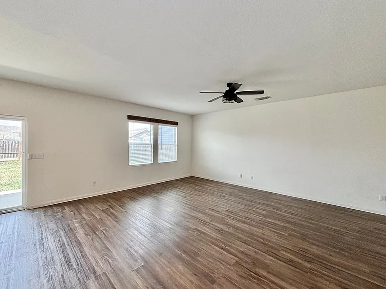 12731 Cygnus — Photo 3