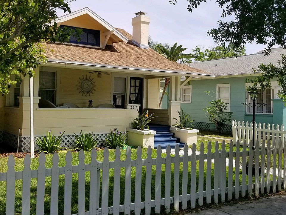 1st image of 227 11th Ave NE