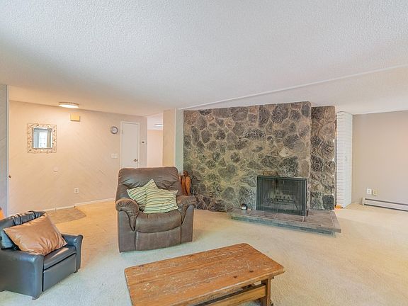 5th image of 749 Wanda Dr