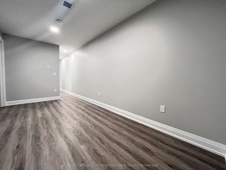 146 Bartlett Ave #LOWER — Photo 24
