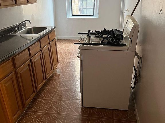 3rd image of 6 W 190th St APT 3J