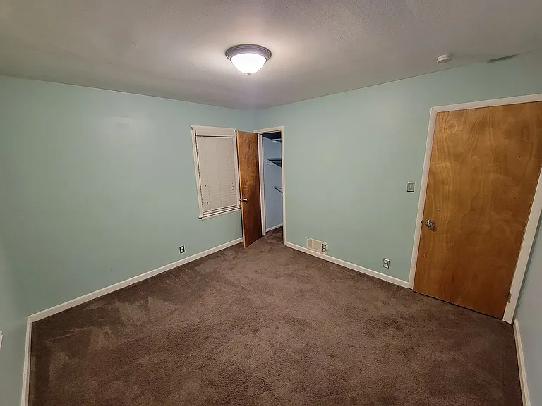 3023 N Alexander Ave — Photo 6