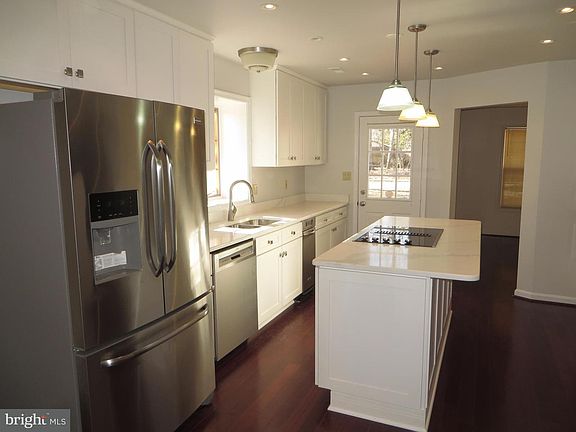 4th image of 48010 Mayflower Dr