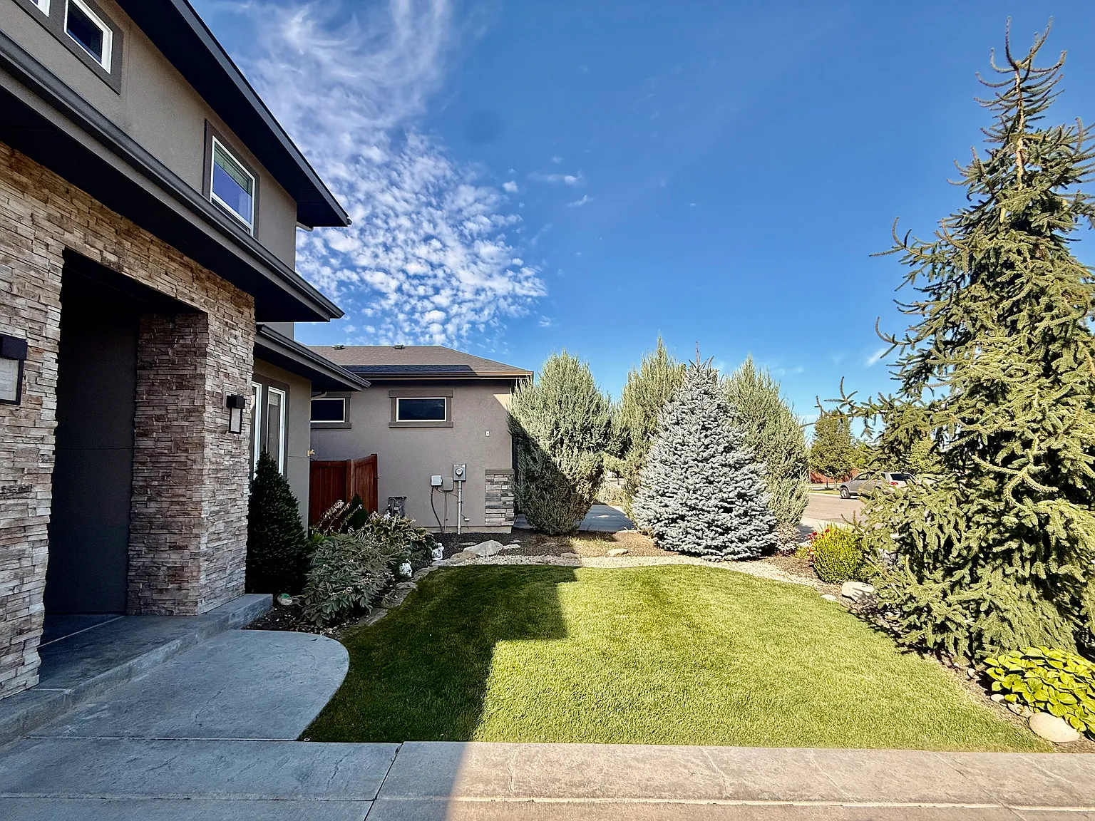 4 bed, 2.5 bath, 2300 sqft, $2,800 — Photo 4