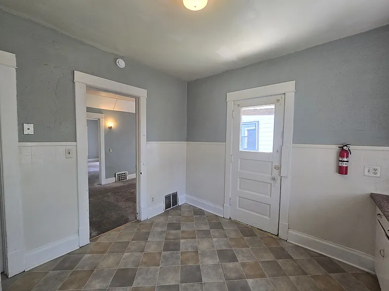 408 Locust St — Photo 3