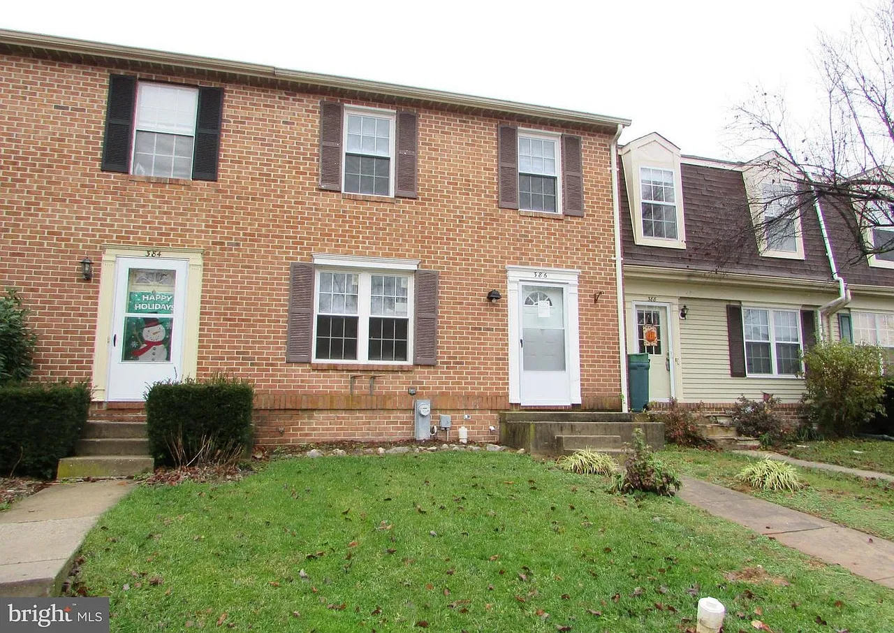 3 bed, 1326 sqft, $2,000 — Photo 1