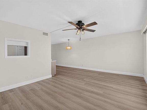 5th image of 52 Yacht Club Dr APT 305