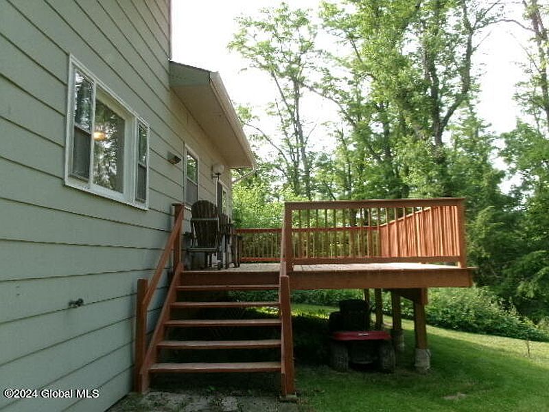 4th image of 110 Walnut Place