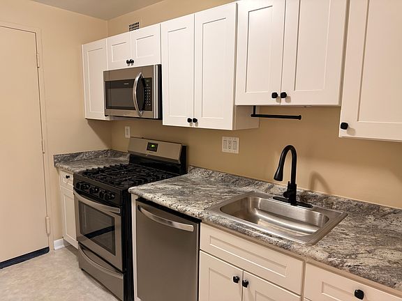 2nd image of 10201 Grosvenor Pl