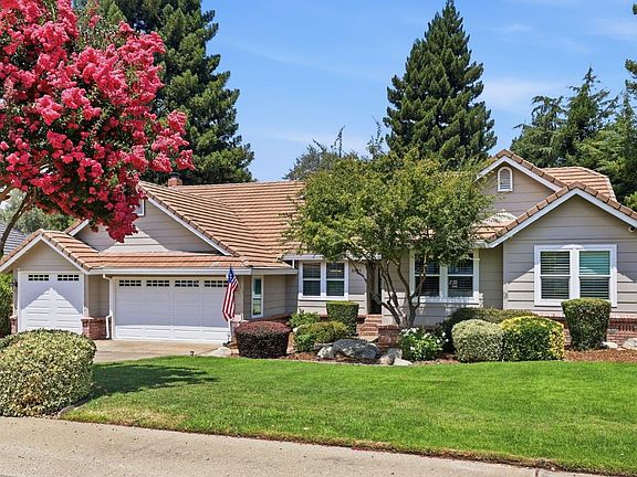 3rd image of 6955 Boardwalk Dr