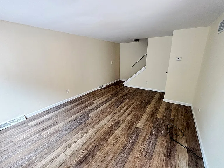 912 Cedar St — Photo 6