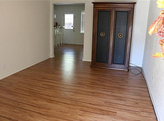 4th image of 1831 Hood St