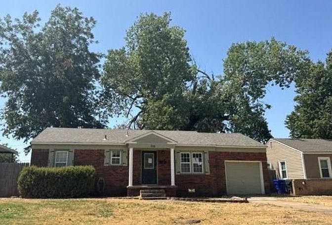 1st image of 504 E Rose Dr