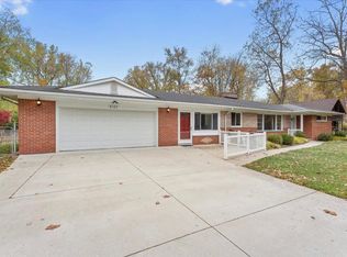 9127 Lake Rd, Grosse Ile, MI 48138