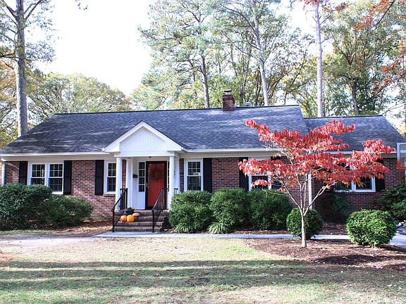 2nd image of 201 Mistletoe Dr