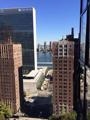 Sold by R New York | media 10