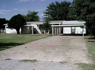 608 Iowa Cir, Geronimo, OK 73543