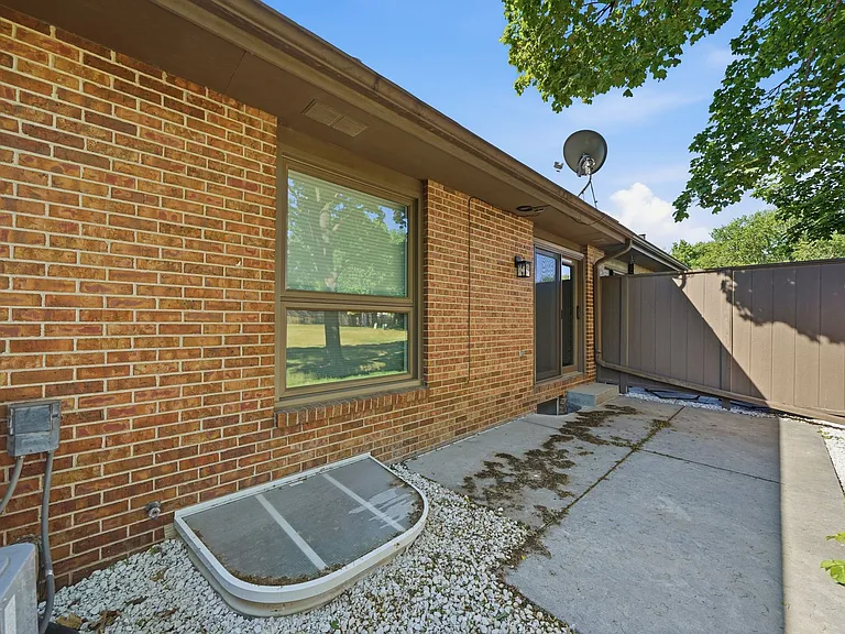 1941 Devonshire Dr #3 — Photo 21