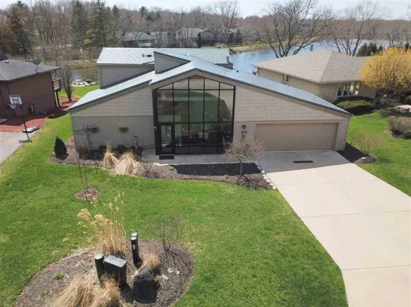 3046 Spring Lake Dr, Rockford, IL 61114