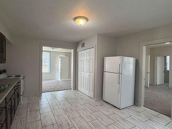 4th image of 109 S West Pl