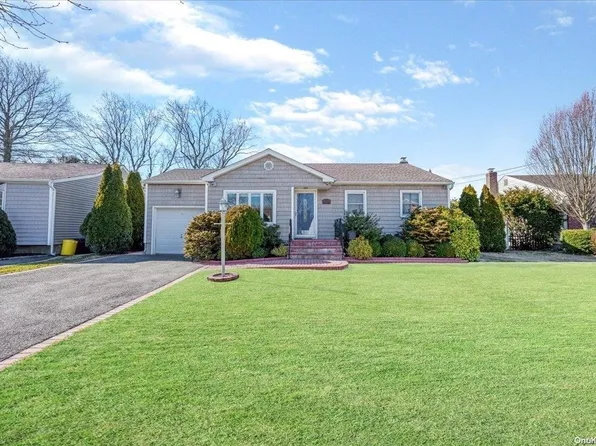121 Knickerbocker Road, Plainview, NY 11803