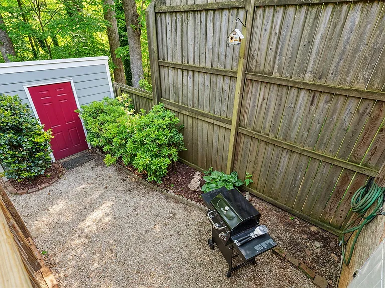 107 Barbary Ct — Photo 32