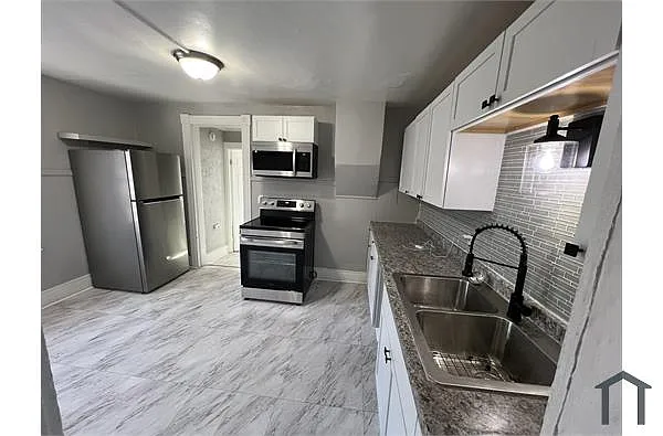 101 Superior St APT 2 photo 1