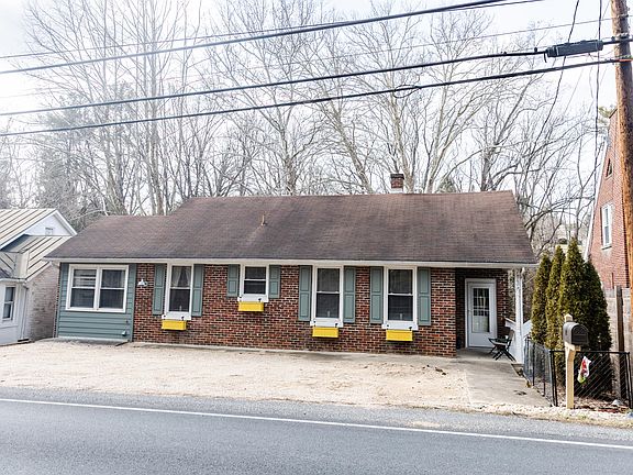 3rd image of 713 Thornhill Rd