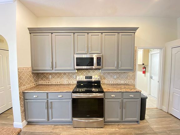 3rd image of 600 Lakescape Ct