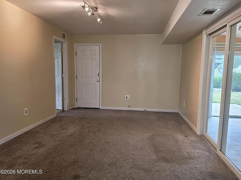42 Richards Dr — Photo 16