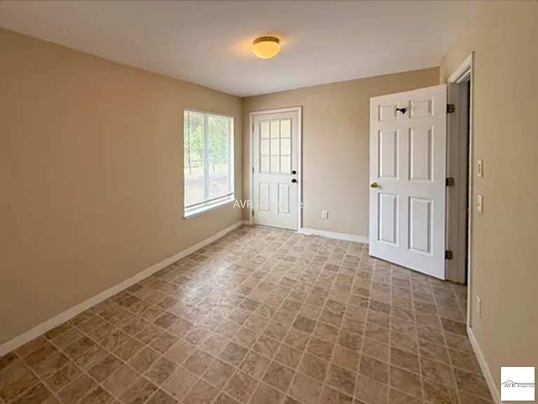10540 Foothill Rd — Photo 13