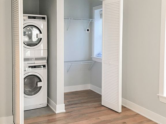 3rd image of 2107 N Sedgwick St APT 2