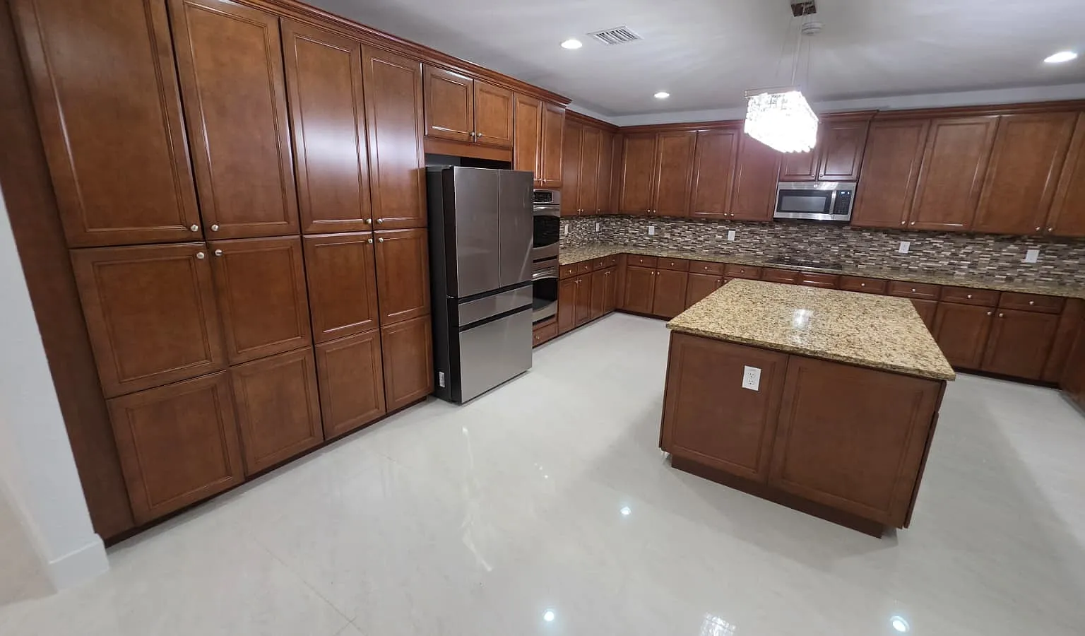 5 bed, 4159 sqft, $8,400 — Photo 4