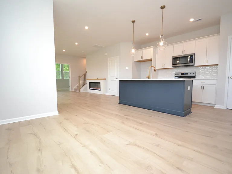 1226 Bessie Ct — Photo 5