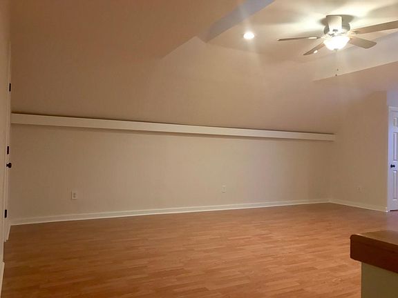 4th image of 712 Brown St APT B