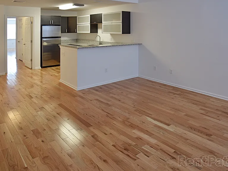 102 Lansdale Ave #V — Photo 9