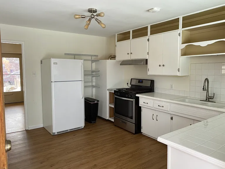1212 Lujan St — Photo 7