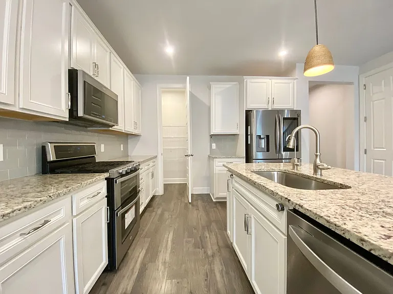 502 Doxford Dr — Photo 7