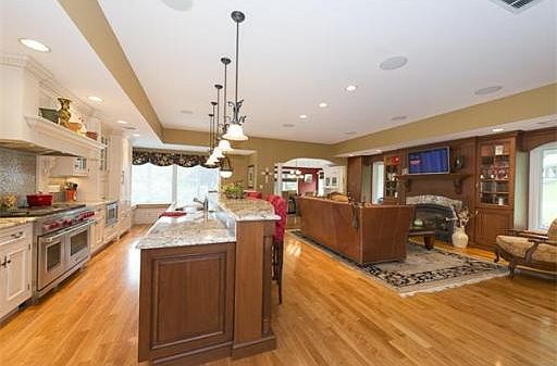 4th image of 96 Woodcrest Dr