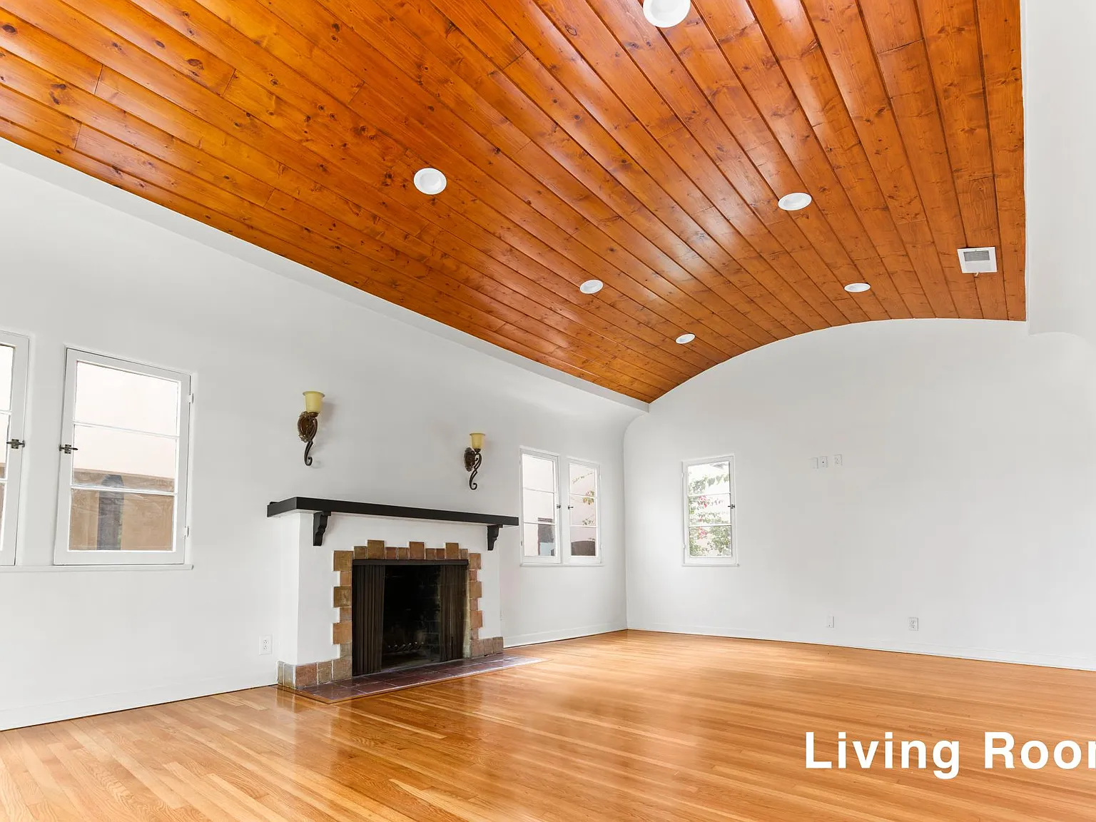 3 bed, 1600 sqft, $8,250 — Photo 4