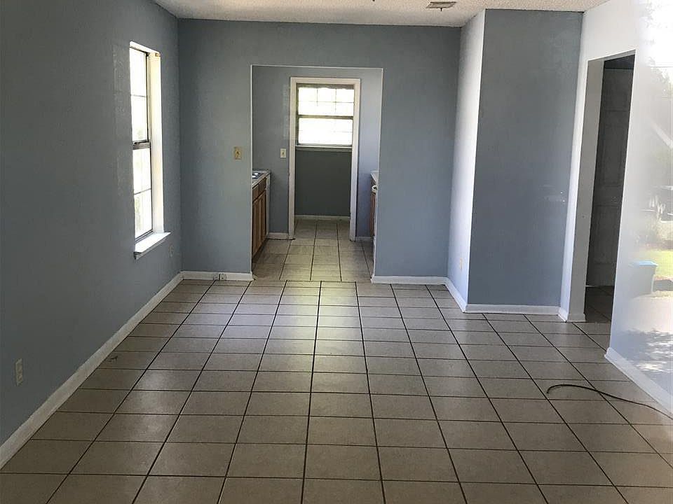 1st image of 3232 Redwood Ln #D