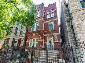 1016 S Oakley Blvd, Chicago, IL