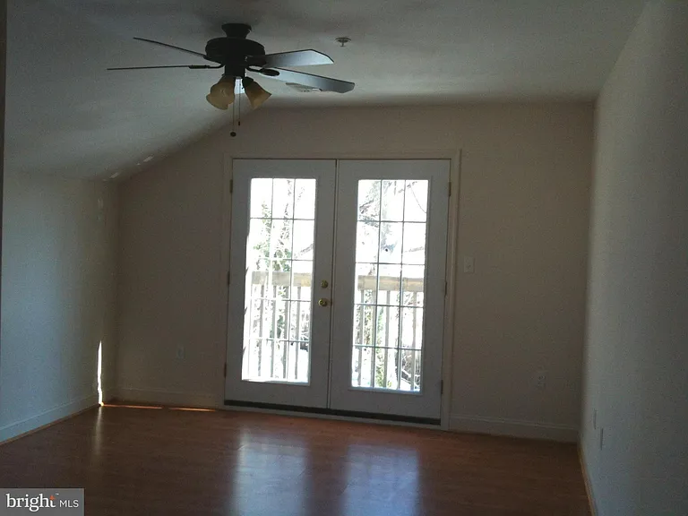 115 Morton Ave #2 — Photo 10