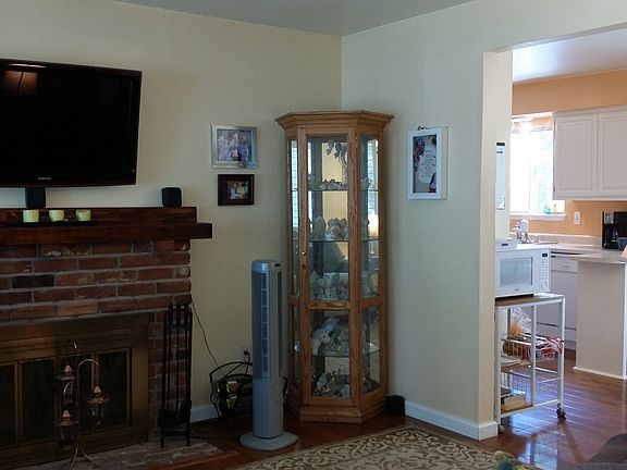 4th image of 1415 Crestmont Ave